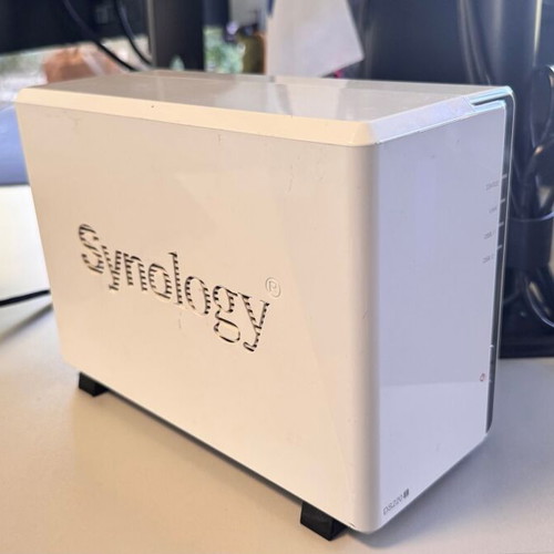 Synology DS220j used, without disks, with power supply
