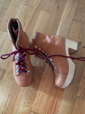 Swedish Hasbeens ankle boots used, leather with wooden sole