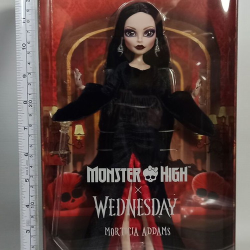 Morticia Addams Monster High x Wednesday doll new, collectible