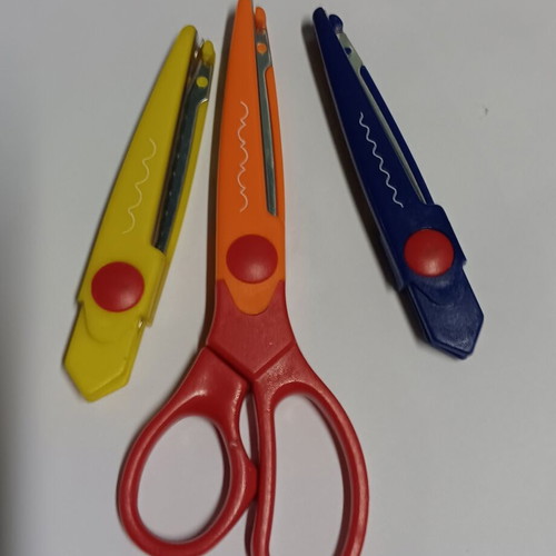 Craft scissors like new with 2 replacement blades