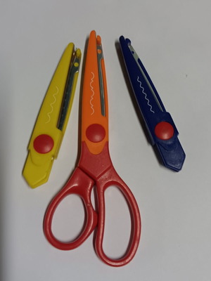 Craft scissors like new with 2 replacement blades