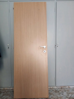 Πόρτα δωματίου σαν καινούργια, πλάτος 72 εκ., ύψος 2,06 μ.