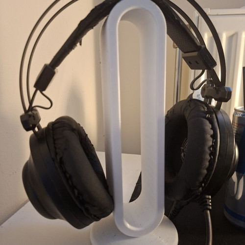 Headphone holder 3D printed with eco-friendly PLA filament like new