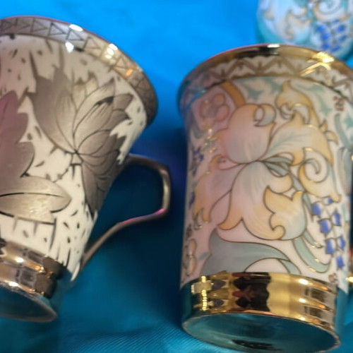 Coffee cups new, set of 4 with gold leaf and embossed designs