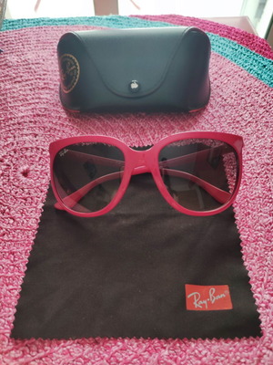 Ray Ban 4126 sunglasses used, fuchsia color