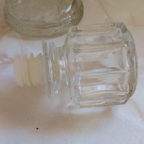 Glass decanter used with handle and beautiful pattern, unusual design