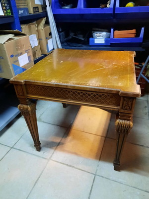 Solid coffee table used, 0.60x0.60x0.57 m