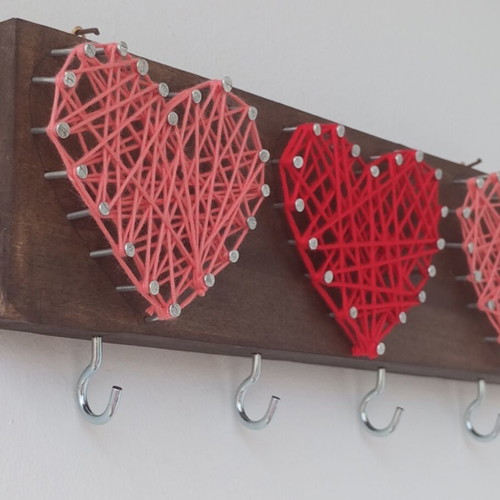 Key Holder with Hearts Handmade String Art Wood 30x8 cm