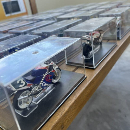 Collectible Display Motorcycles new, 39 in total