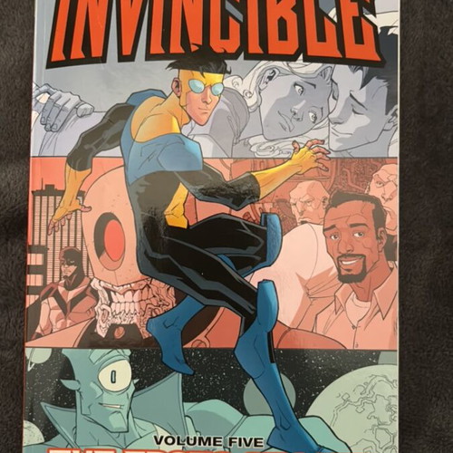 Invincible Volume 5 comic like new
