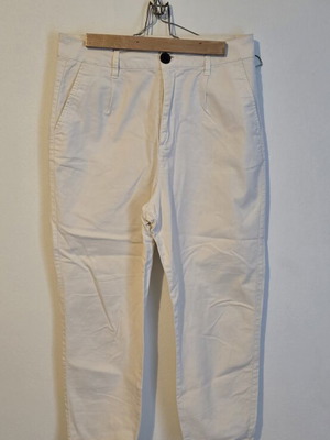 Bershka women's chino pants size 42 like new, white