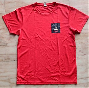 Καινούριο κόκκινο τεχνικό t-shirt