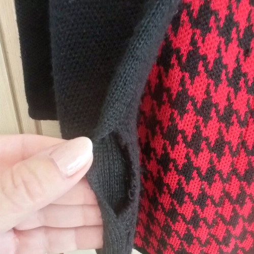 Knitted suit and sweater used, medium, black and red