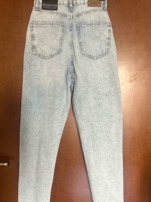 Women's jeans new with tags, size XXS 32 4, white and blue