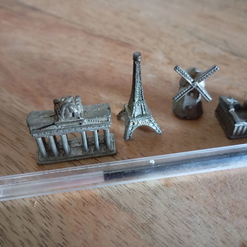Mini Figures from Different Symbols of 4 Countries, Like New
