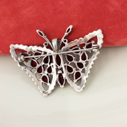 Silver brooch 925 with garnets like new