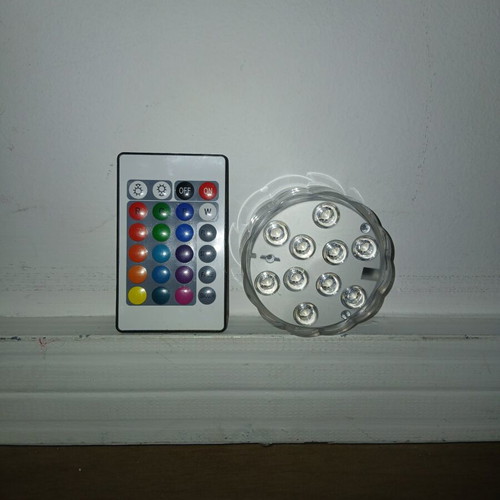 Round LED light with remote control, battery operated, multicolor