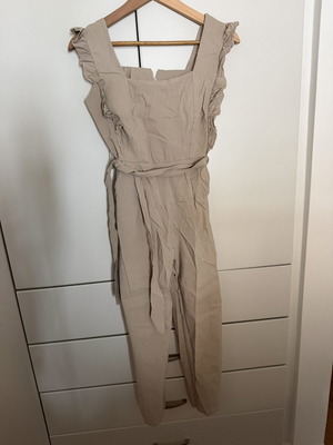 Jumpsuit with ruffles beige, one size, like new