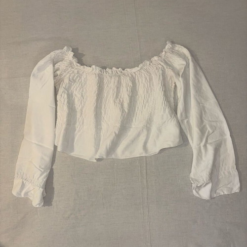 White blouse with ruffles and long sleeves like new