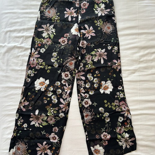 Floral pants H&M like new, size L, black multicolor