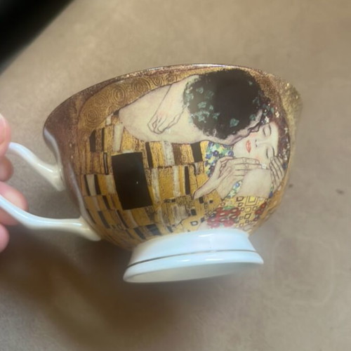 Collector's cup The Kiss by Gustav Klimt Lancadter English Collection new, porcelain