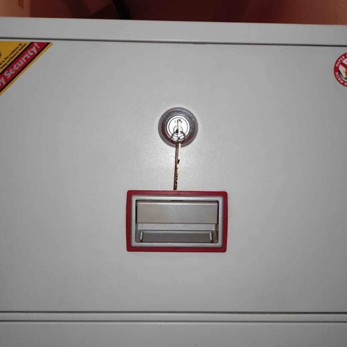 Technomax Technofire fireproof drawer cabinet with 4 drawers and key like new