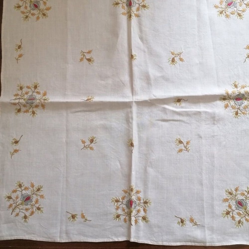Linen tablecloth hand-embroidered