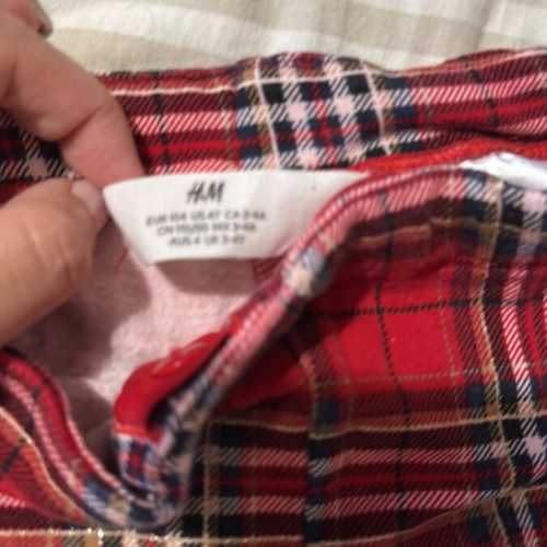 H&M girls' set with red sweater and plaid pants, sizes 2-4 and 3-4