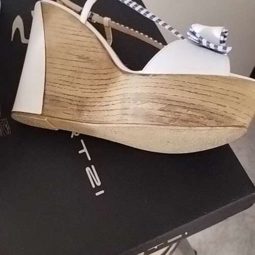 Mourtzi platform sandals size 38 like new, white