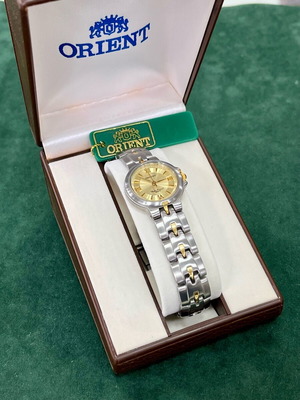 Orient wristwatch like new, unisex, silver with gold details