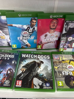 Xbox One game bundle like new with FIFA and Watch Dogs