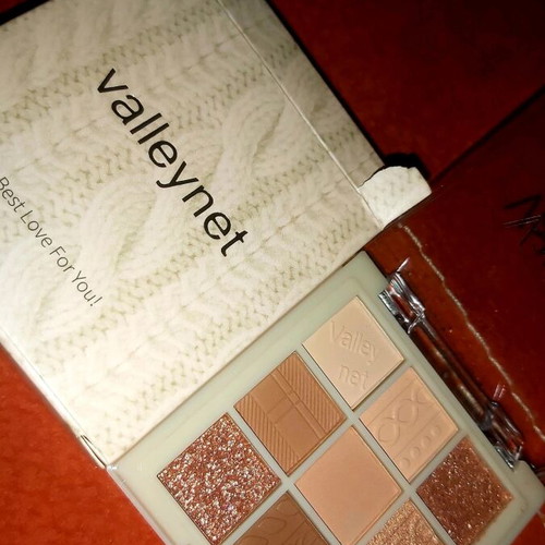 Mini eyeshadow palette with glitter new