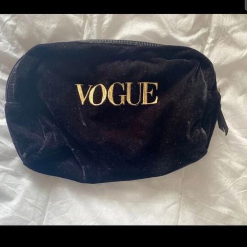 Velvet Vogue pouch like new, black