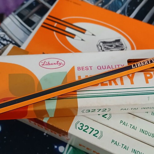 Liberty Pencil No.3272 HB and Eisen pencil sharpeners new set