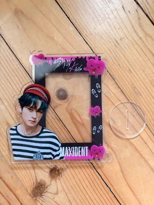 Stray Kids Lee Know photo card stand