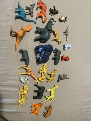 Set of 22 Plastic Jungle Animals and Dinosaur Figures