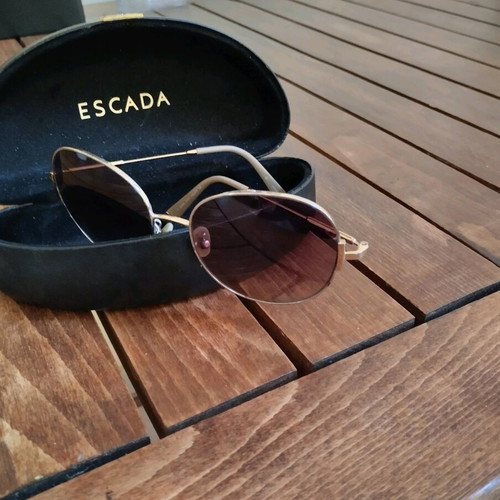 Escada sunglasses like new, gold color