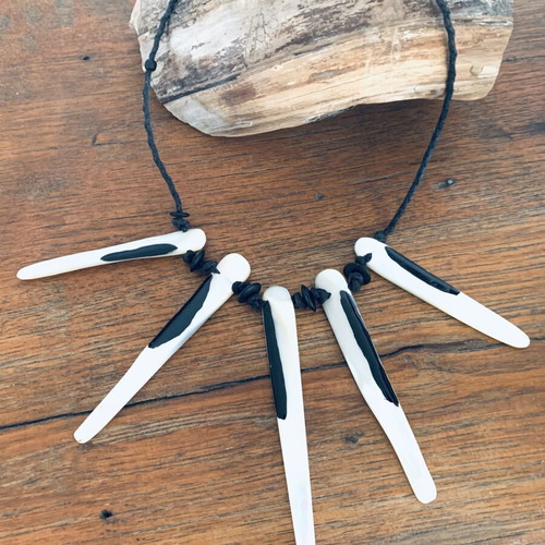 Necklace made of natural shell, like new, black and white