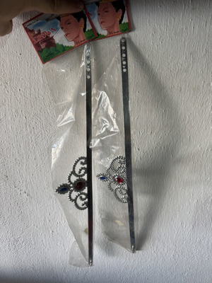 Crown set of two, new
