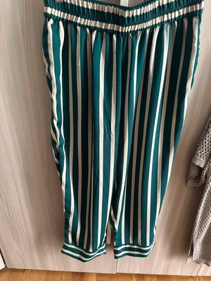 Zizzi women's striped emerald green and cream trousers
