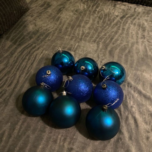 Blue Christmas balls like new, pack of 9, medium size
