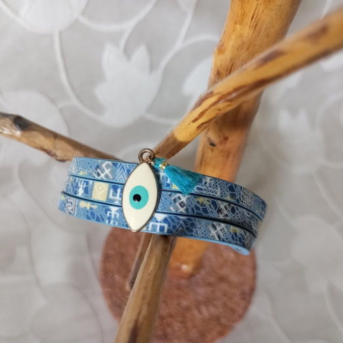 Handmade bracelet with blue eye, like new