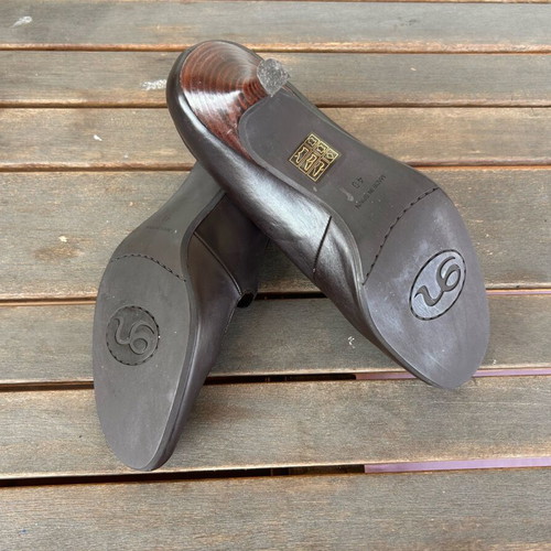 Petridis leather brown pumps with strap size 40 like new