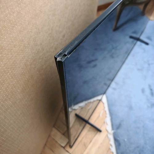 Smart TV Samsung QLED Q60A 55 4K with broken screen panel used