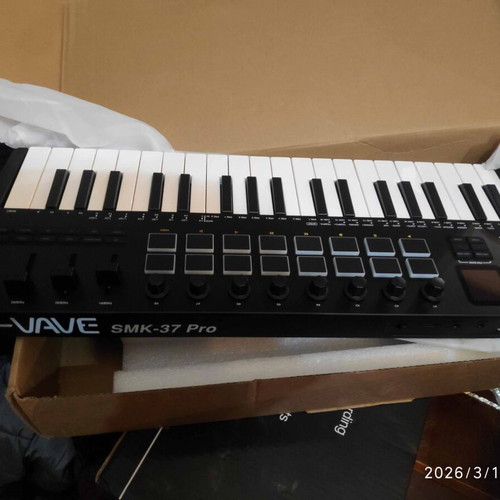 M-VAVE SMK-37 PRO MIDI Keyboard new with 16 RGB pads and Bluetooth