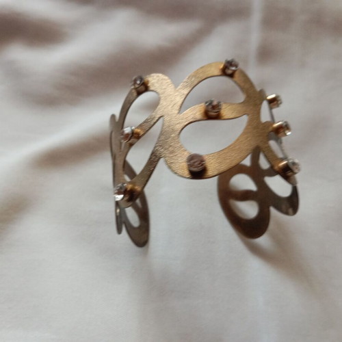 Choker bracelet gold bronze with nine white stones, like new