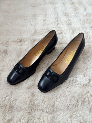 Salvatore Ferragamo Gancini Pumps Navy Size 39 C Like New