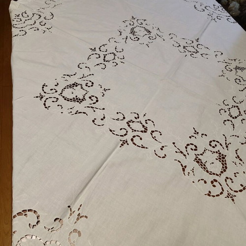 Handmade cutwork tablecloth like new 150x150