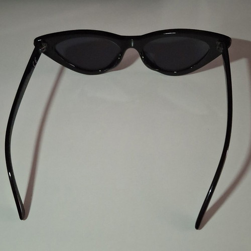 Cat Eye sunglasses modern, like new, black