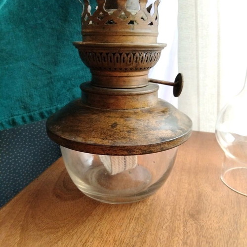 Antique oil lamp like new, brass or copper